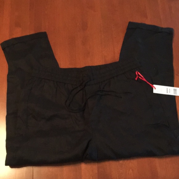 Elle Black Linen Pants - Picture 2 of 8